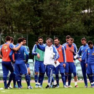 Santos names Greek squad for Euros