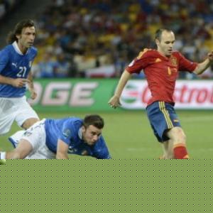 Iniesta wins Euro 2012 player award