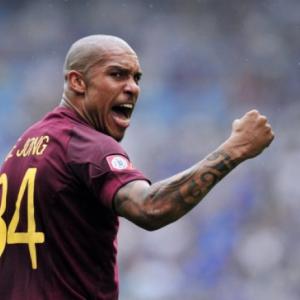 De Jong signs three-year deal with Milan