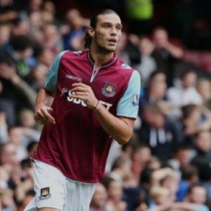 Loan star Carroll helps Hammers nail Fulham