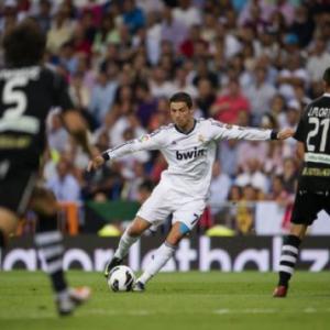 Ronaldo notches 150th goal in Granada win