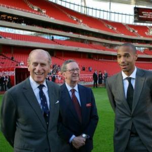 Arsenal chairman Peter Hill-Wood recovering after heart attack