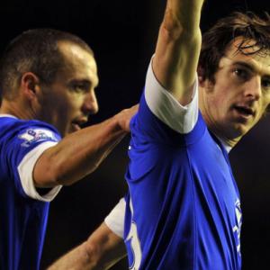 Baines keeps Evertons European hopes on track