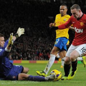 Relentless Man United chase 10-point advantage