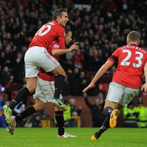 United eye title as Everton brushed aside