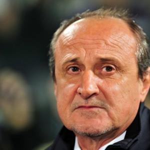 Samp coach sorry over rude hand gesture