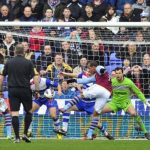 Agbonlahor fires Aston Villa survival bid