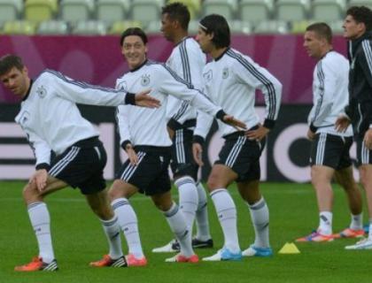 Greece aiming for Euro 2012 'giant killing' vs Germany
