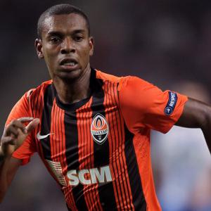 Brazilian midfielder Fernandinho tweets Manchester City wish