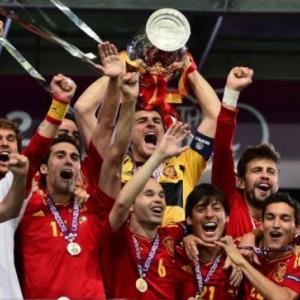 Victorious Spain to return to heroes' welcome