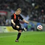 Liverpool's Kuyt flattered by Hamburg interest