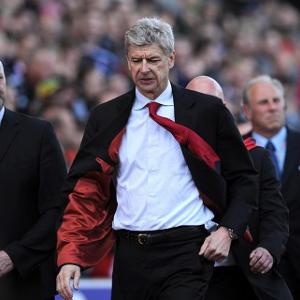 Wenger out to regain paradise lost, Barca host Milan