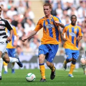 Rams complete Naylor signing
