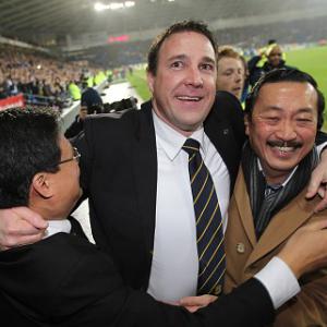 Mackay signs new deal with Cardiff