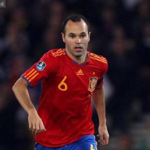 Holders Spain face Italy, England tackle France