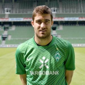 Bremen defender Papastathopoulos keeps it short