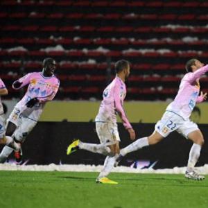 Montpellier slip up to give PSG winter title chance