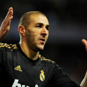 Real beat Malaga to all but set up Barca quarter-final
