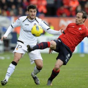Off-form Valencia held by Osasuna